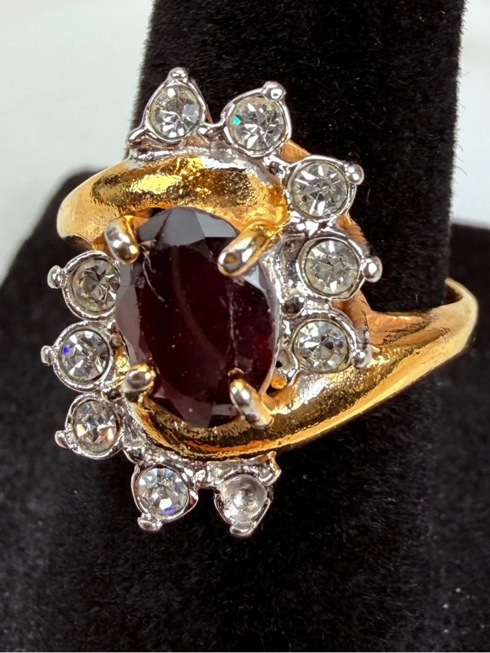 Vintage goldtone cocktail ring size 6 3/4
